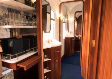 Salle de bain de la cabine du train Le Grand Tour
